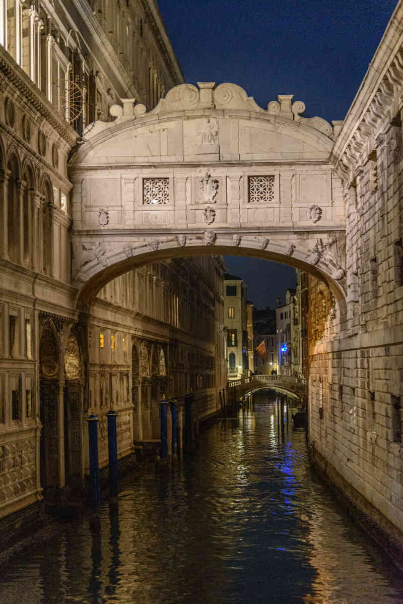 Italia - Venecia 349 - puente de los Suspiros.jpg